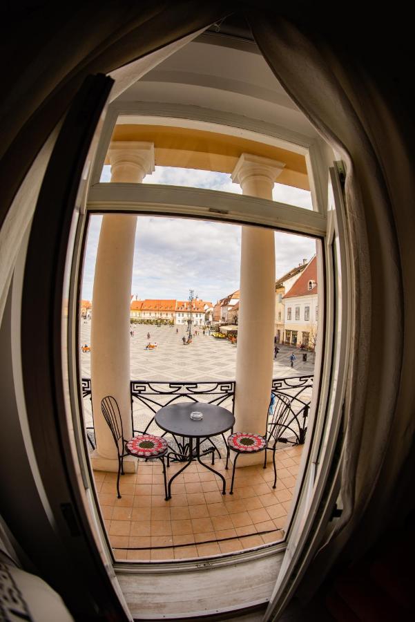 Sibiu Main Square Apartments מראה חיצוני תמונה